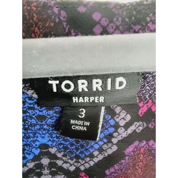 Torrid Harper 3 Multicolored Snake Skin Henley‎ Sleeveless Blouse SZ 3X (22/24) - Picture 8 of 9